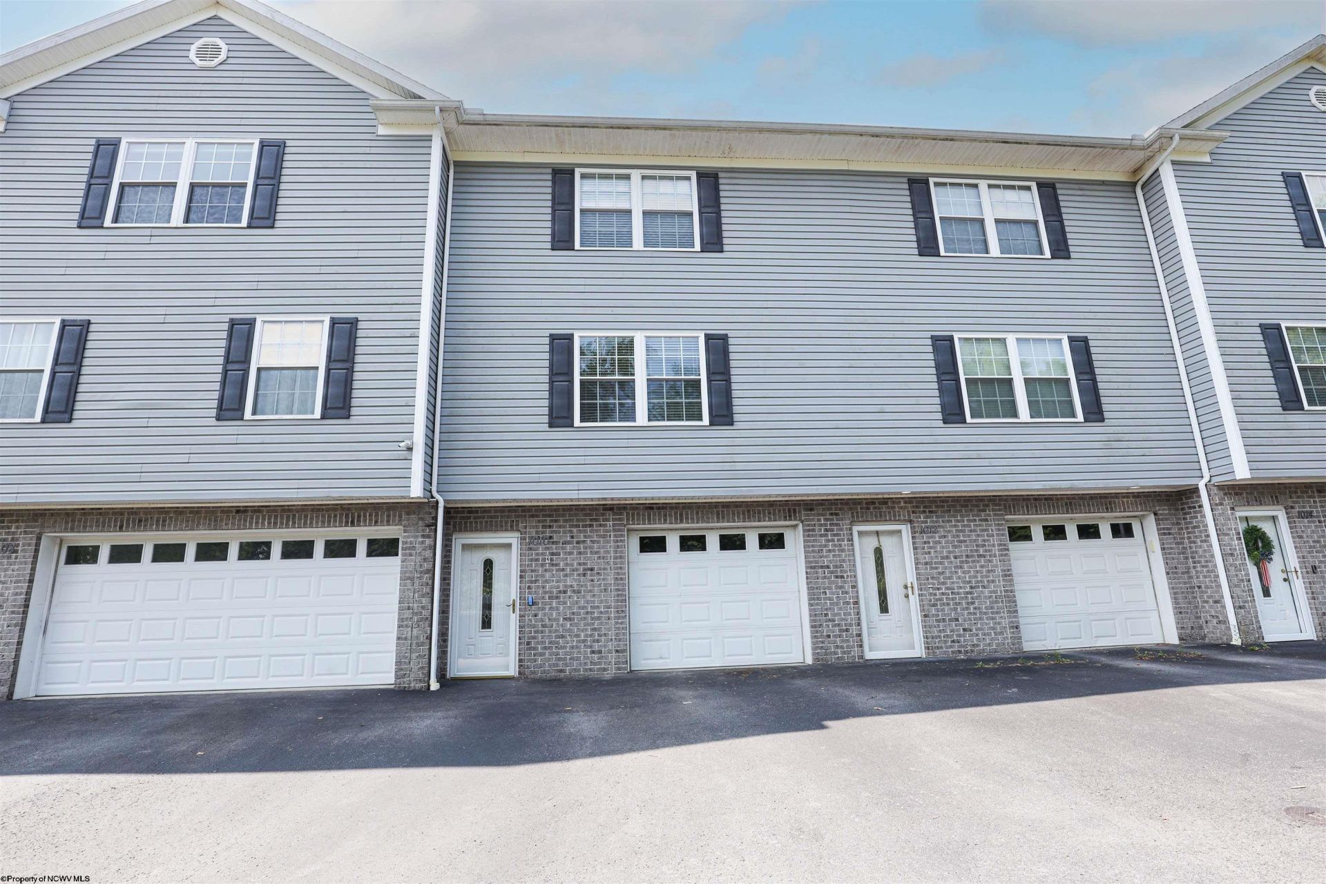 1010 W Canyon Drive, Morgantown, WV 26508 Main Photo