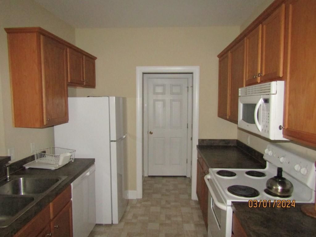 2057 Silvercrest Dr.  Photo 5