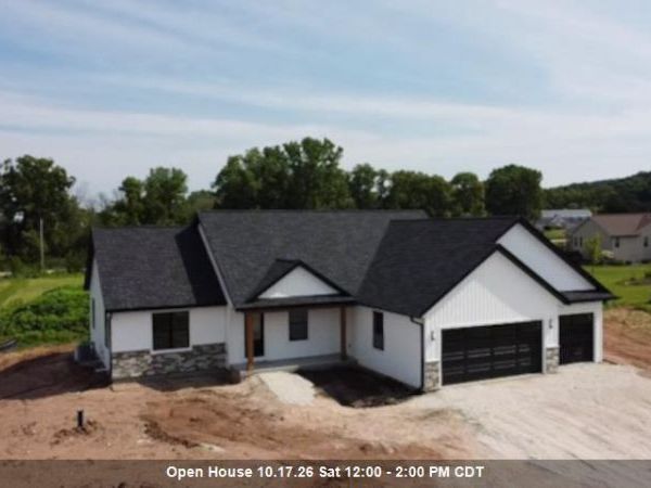 565 GUNDERSON DRIVE, Portage, WI 53901
