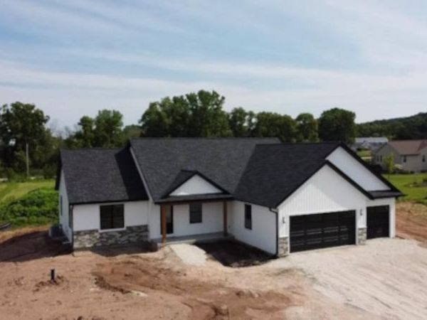 565 GUNDERSON DRIVE, Portage, WI 53901