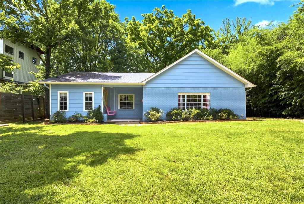 837 N Olive Avenue, Fayetteville, AR 72701 Main Photo