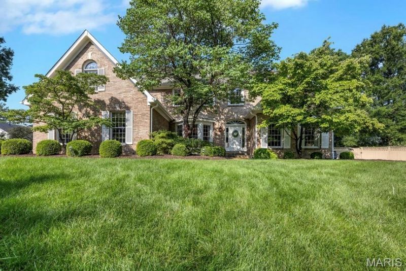1829 Elmsford Lane, Chesterfield, MO 63005 Main Photo
