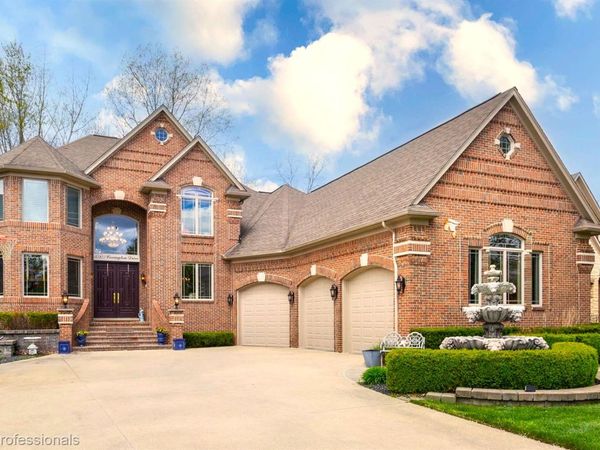 57177 Covington Drive, Washington Township, Mi 48094