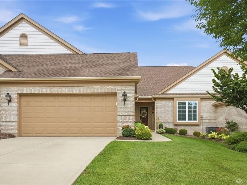 6874 Lorien Woods Drive, Miamisburg, OH 45459 Photo 2