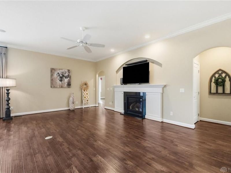 6874 Lorien Woods Drive, Miamisburg, OH 45459 Photo 9