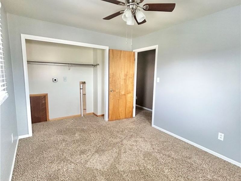 300 W 38th Street, Shadyside, OH 43947 Photo 8