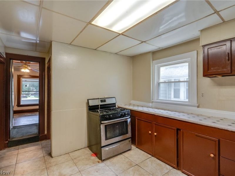 926 Work Drive, Akron, OH 44320 Photo 10