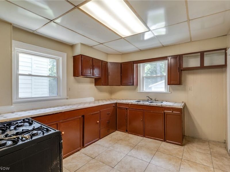 926 Work Drive, Akron, OH 44320 Photo 8