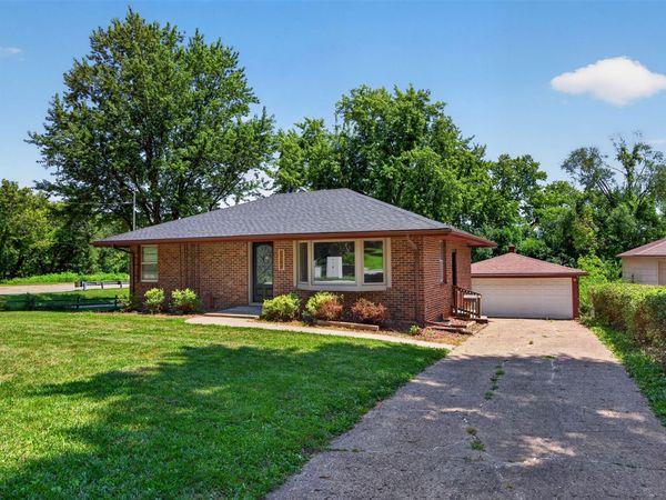 2267 NW 80th Place, Clive, IA 50325