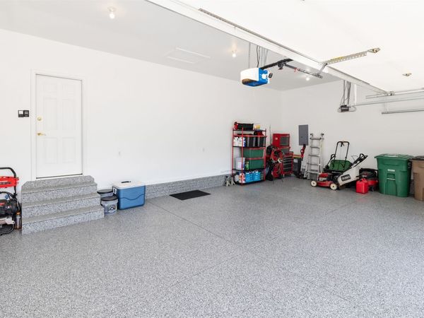 1018 Falcon Drive SE, Altoona, IA 50009