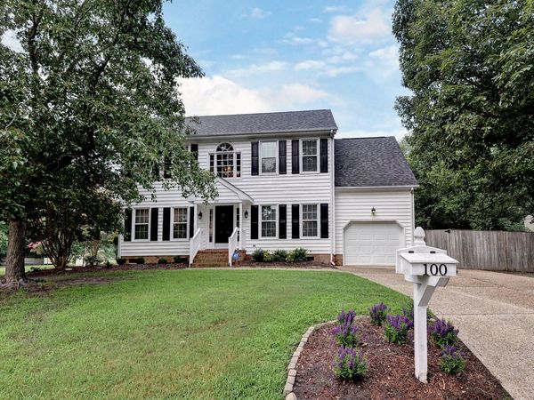100 E Wedgwood Drive , Yorktown, VA 23693