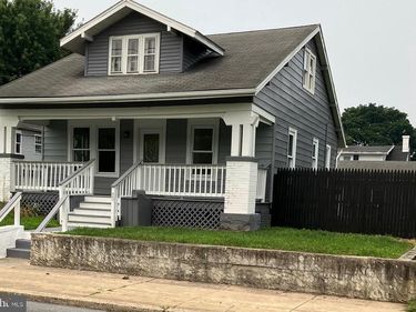 30 E STIEGEL STREET, MANHEIM, PA 17545
