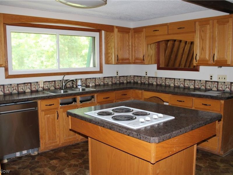 13893 County Road 100, Lakeville, OH 44638 Photo 9