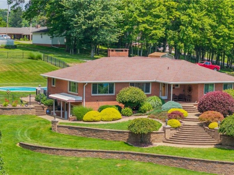 570 East Street, East Palestine, OH 44413 Photo 4