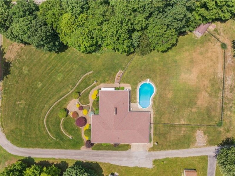 570 East Street, East Palestine, OH 44413 Photo 6