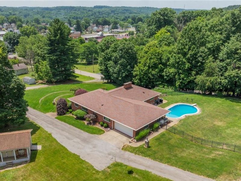 570 East Street, East Palestine, OH 44413 Photo 8