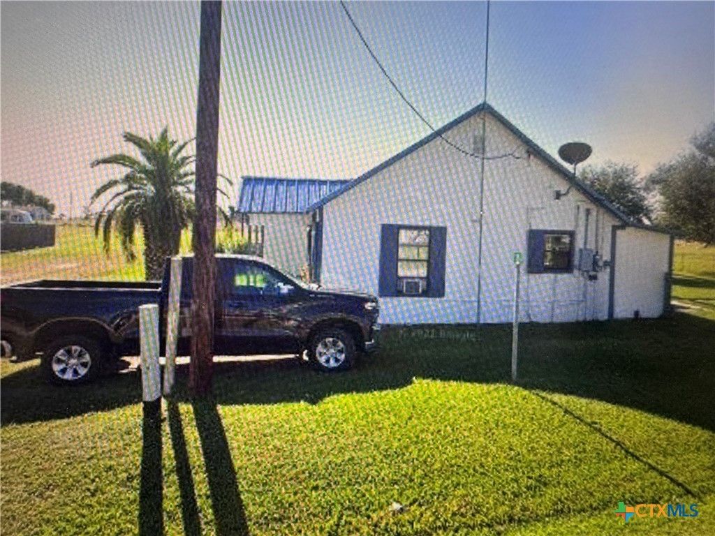 124 Hopper Road , Tivoli, TX 77990 Main Photo