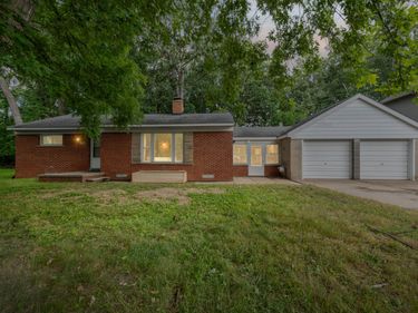 3894 Jennings Drive, Troy, MI 48083