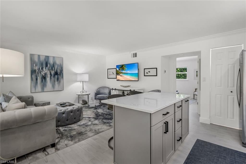 960 7th St S, Unit 105, Naples, FL 34102 Photo