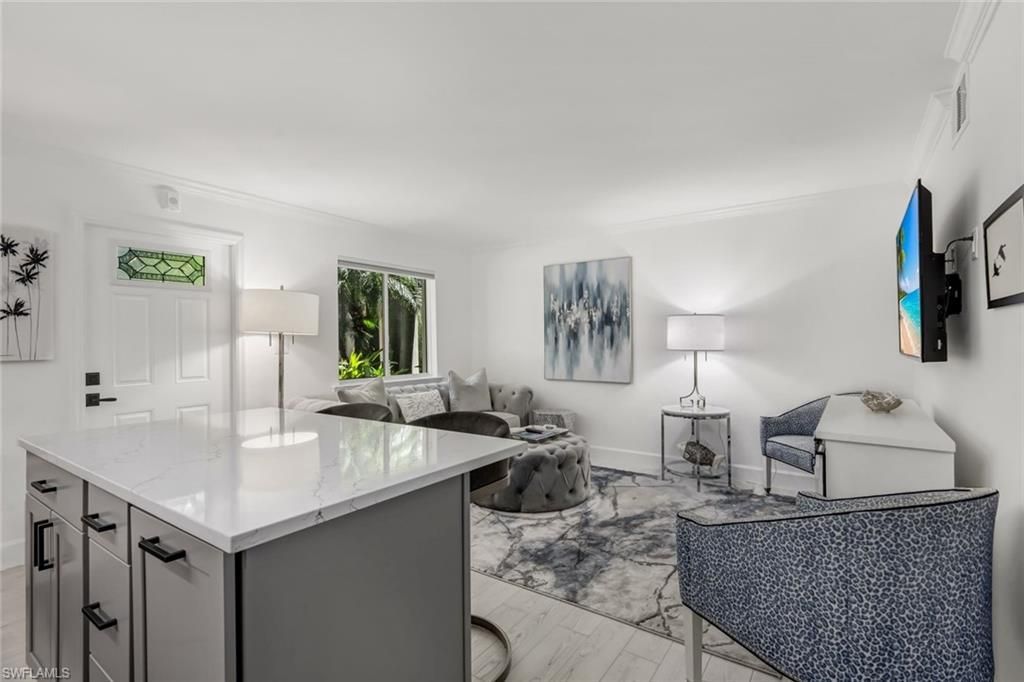 960 7th St S, Unit 105, Naples, FL 34102 Photo