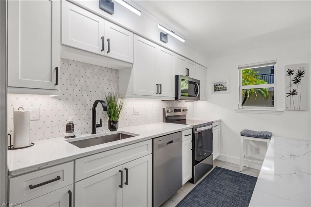 960 7th St S, Unit 105, Naples, FL 34102 Photo