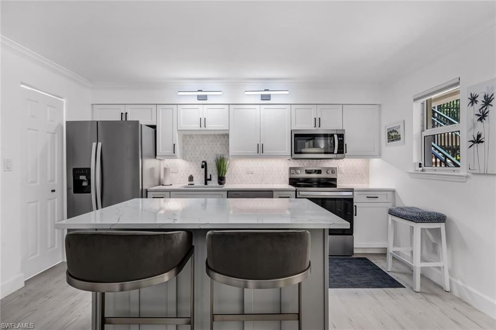 960 7th St S, Unit 105, Naples, FL 34102 Photo