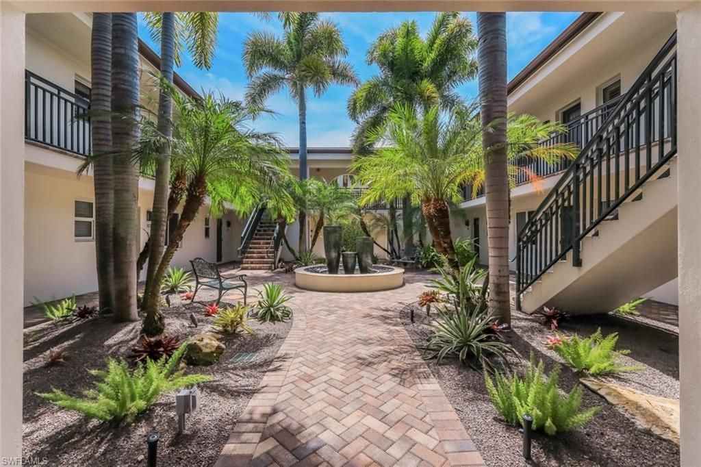 960 7th St S, Unit 105, Naples, FL 34102 Photo