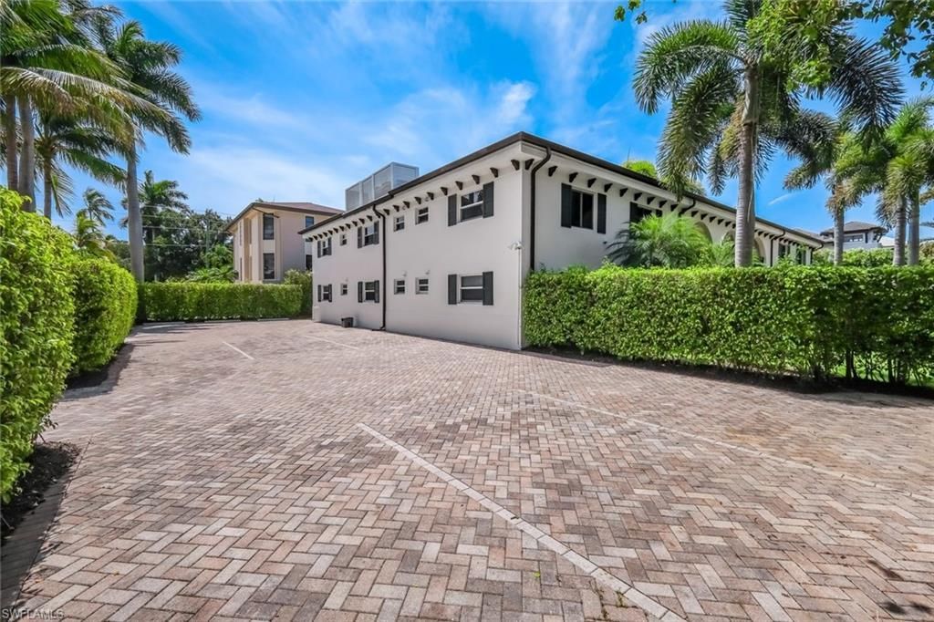 960 7th St S, Unit 105, Naples, FL 34102 Photo