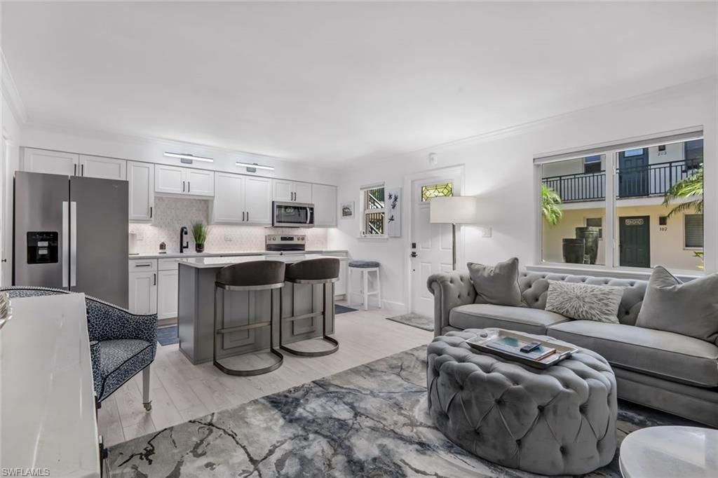 960 7th St S, Unit 105, Naples, FL 34102 Photo