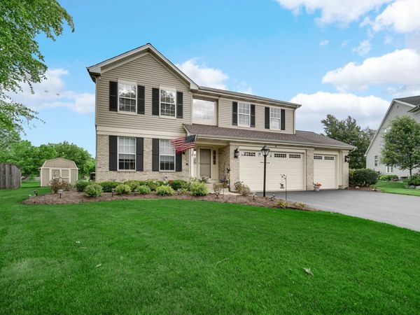 6 Yorkshire Court, Algonquin, IL 60102