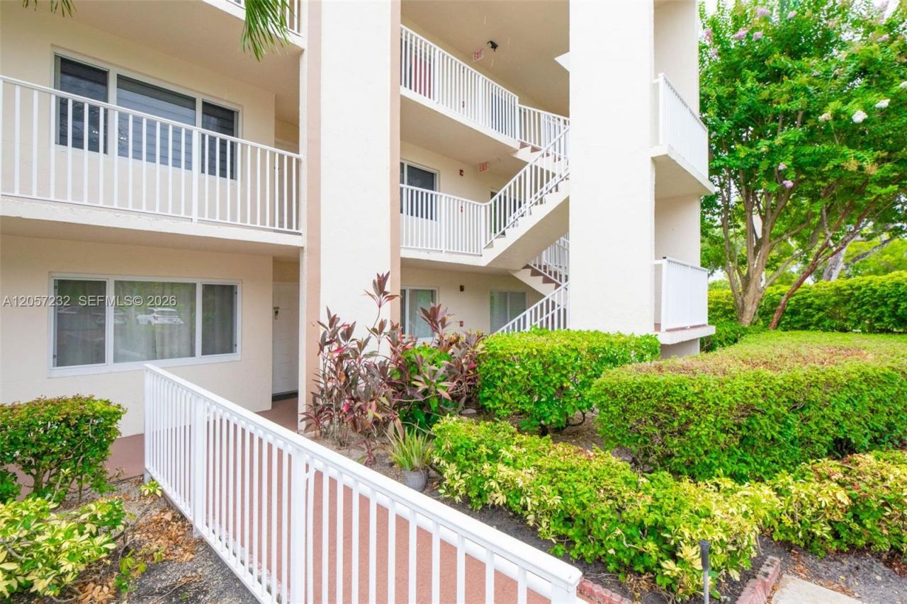 7120 S Devon Dr, Unit 110, Tamarac, FL 33321 Photo
