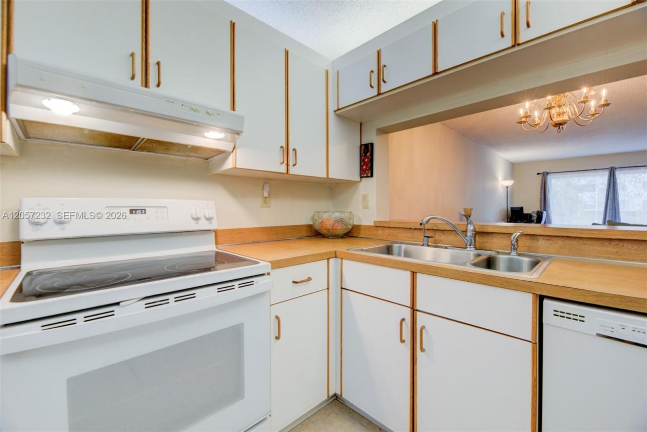 7120 S Devon Dr, Unit 110, Tamarac, FL 33321 Photo