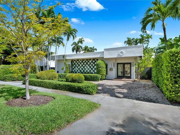 1777 Daytonia Rd, Miami Beach, FL 33141