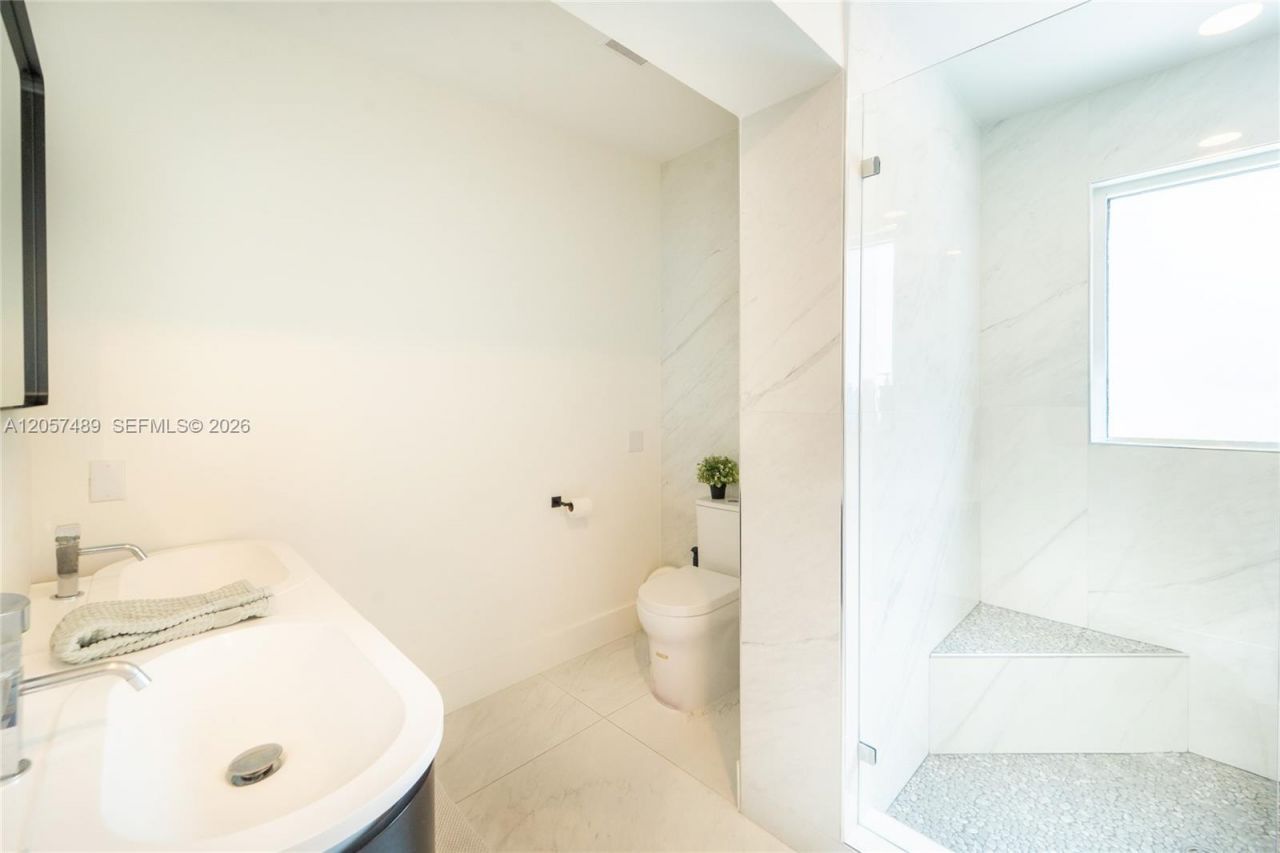 1777 Daytonia Rd, Miami Beach, FL 33141 Photo