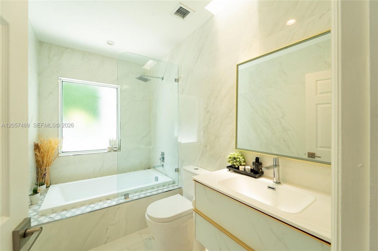 1777 Daytonia Rd, Miami Beach, FL 33141 Photo