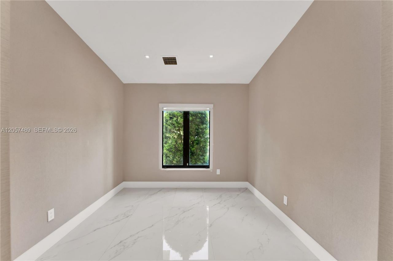 1777 Daytonia Rd, Miami Beach, FL 33141 Photo