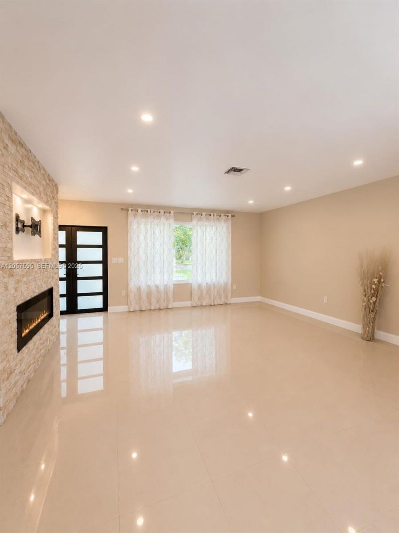 15700 N Miami Ave, Miami, FL 33169 Photo