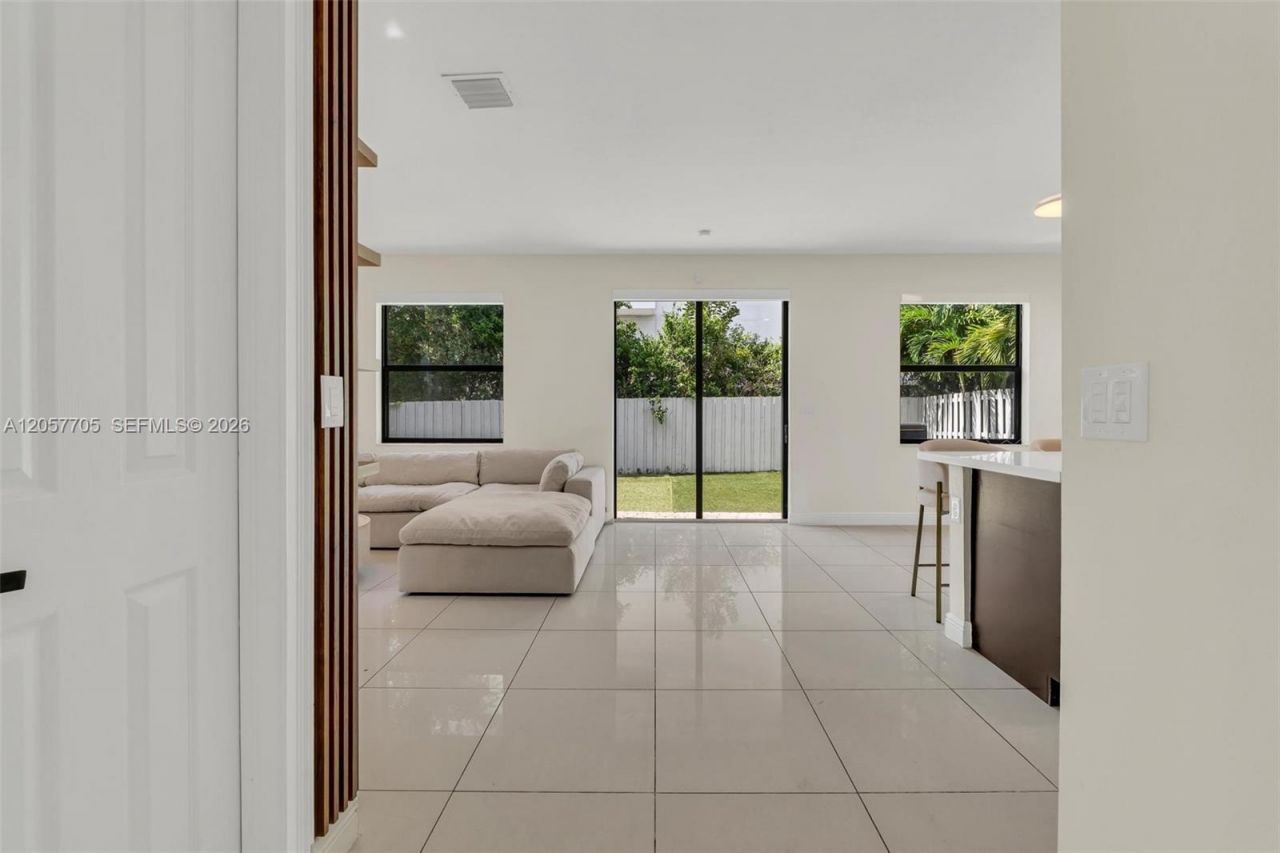 10204 NW 86th St , Doral, FL 33178 Photo