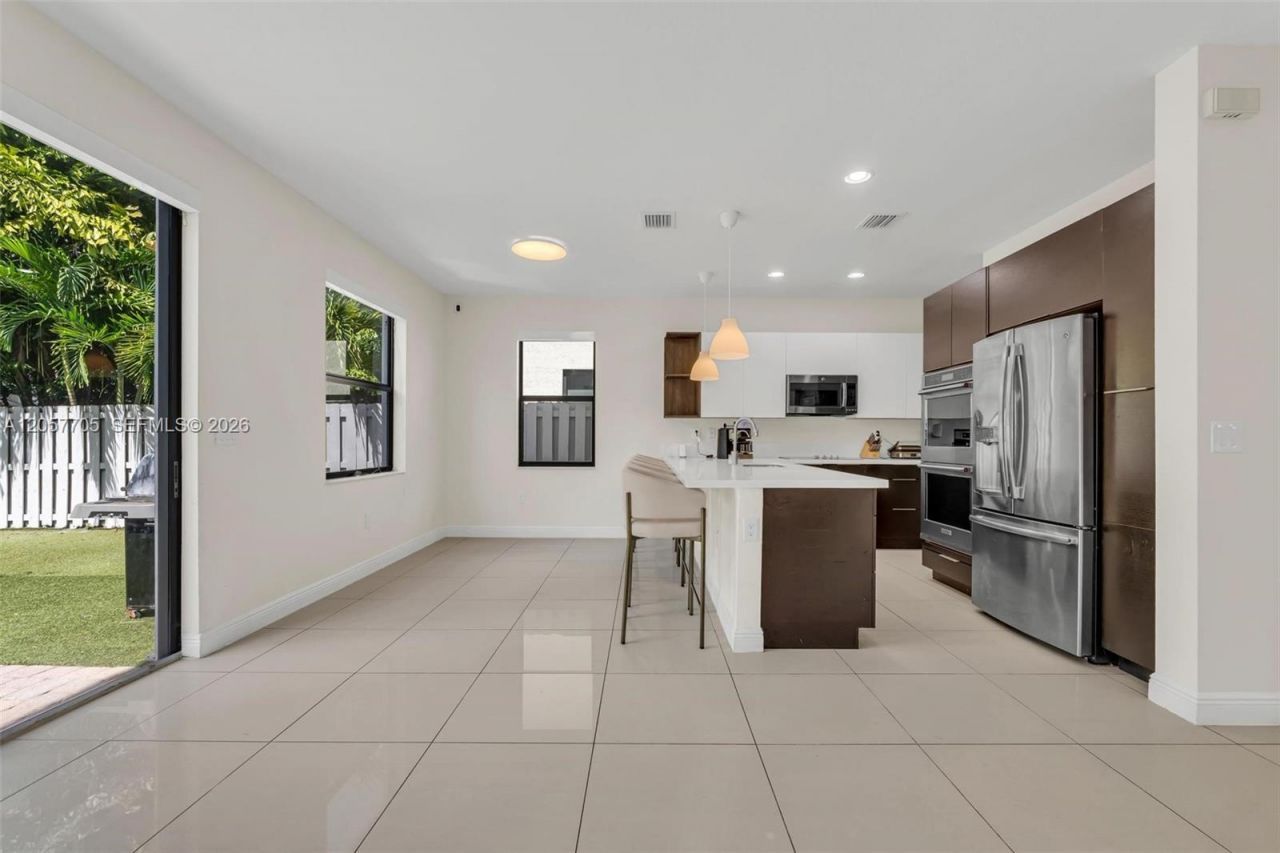 10204 NW 86th St , Doral, FL 33178 Photo