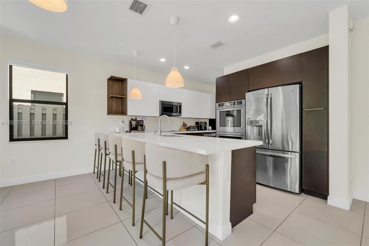10204 NW 86th St , Doral, FL 33178 Photo
