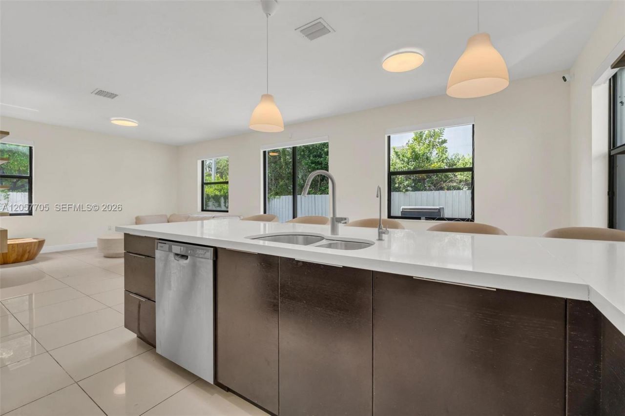 10204 NW 86th St , Doral, FL 33178 Photo