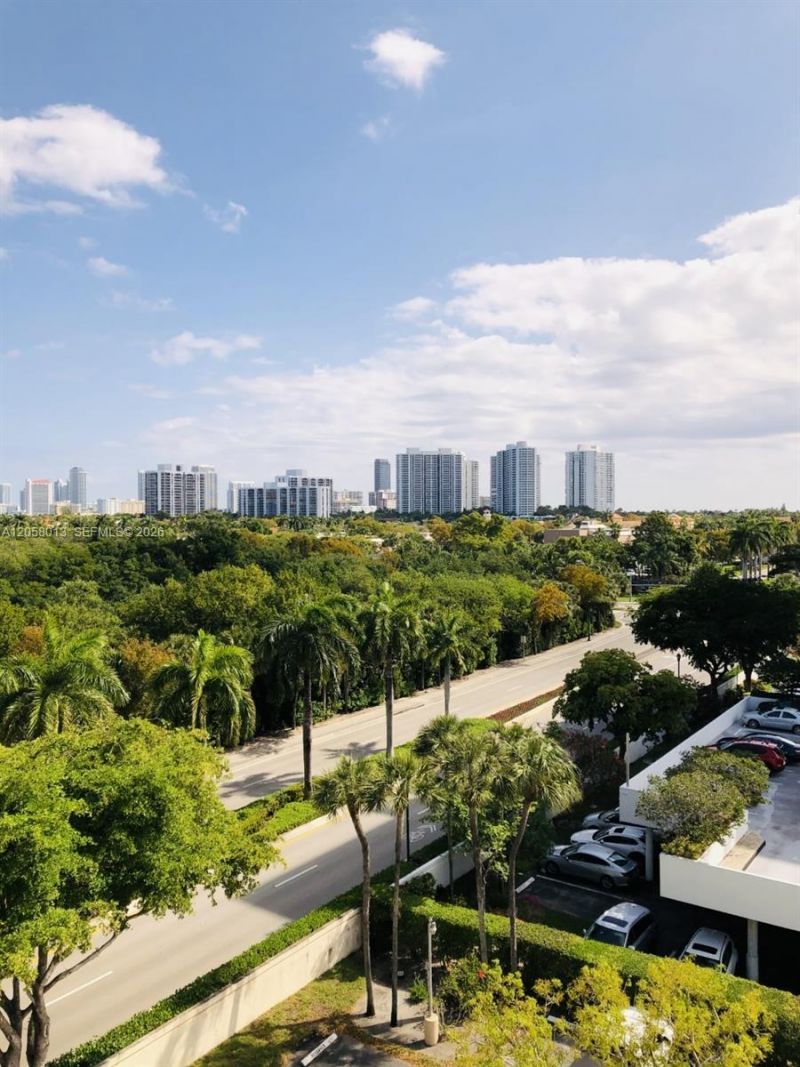 3301 N Country Club Dr, Unit 712, Aventura, FL 33180 Photo