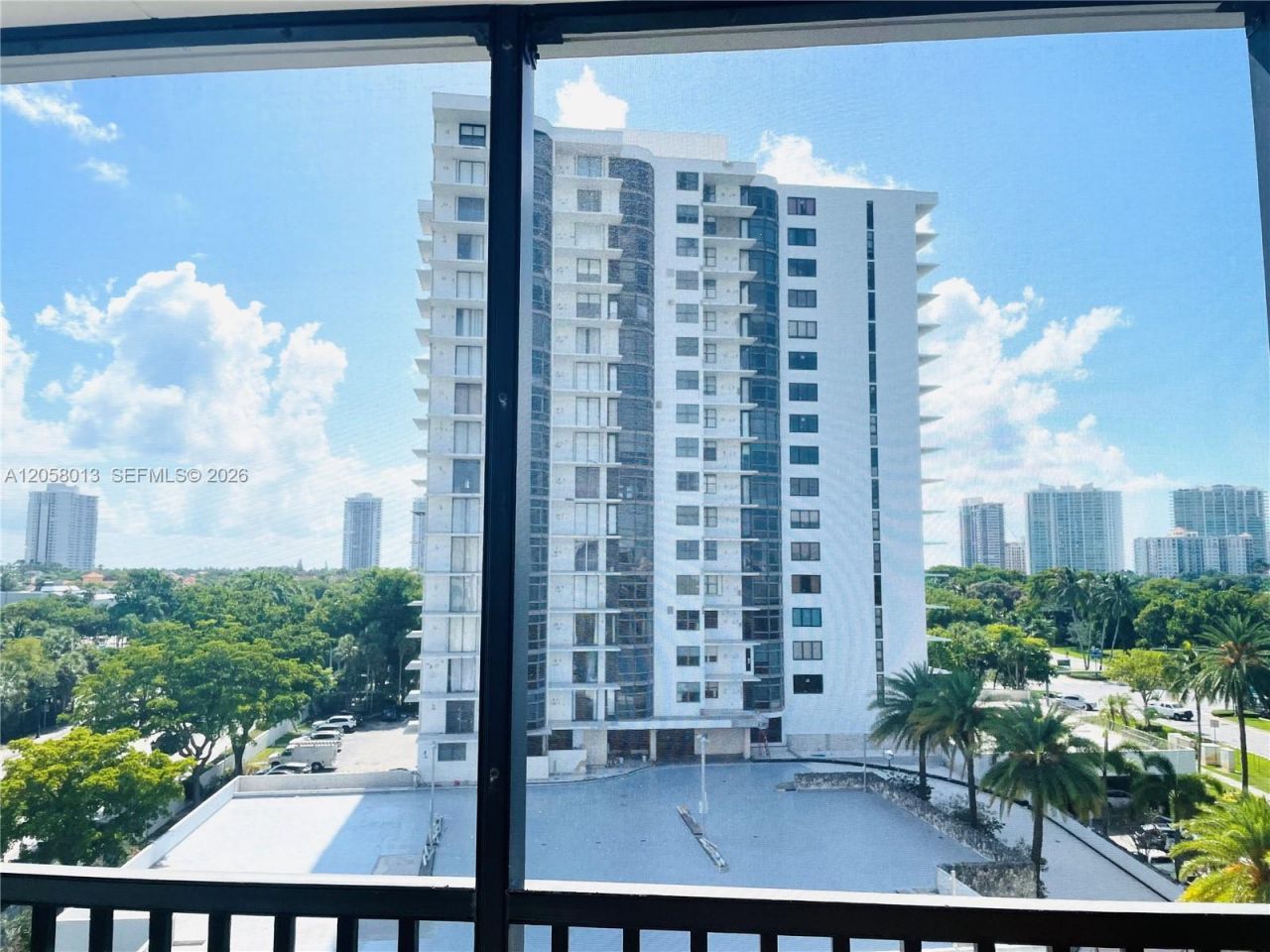 3301 N Country Club Dr, Unit 712, Aventura, FL 33180 Photo