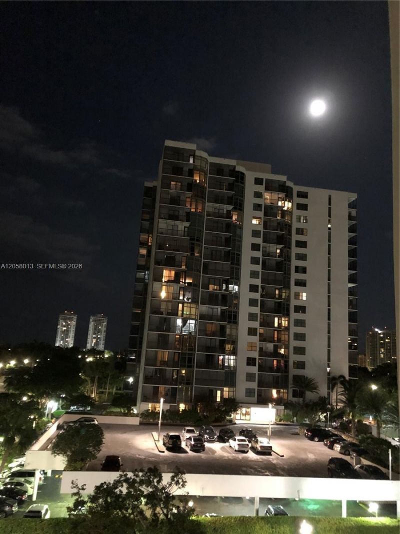 3301 N Country Club Dr, Unit 712, Aventura, FL 33180 Photo