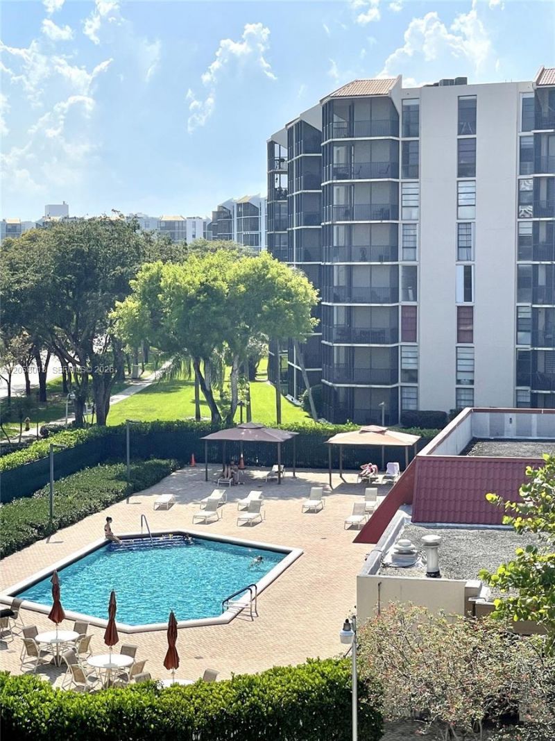3301 N Country Club Dr, Unit 712, Aventura, FL 33180 Photo