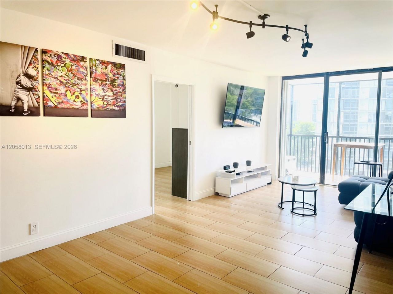 3301 N Country Club Dr, Unit 712, Aventura, FL 33180 Photo