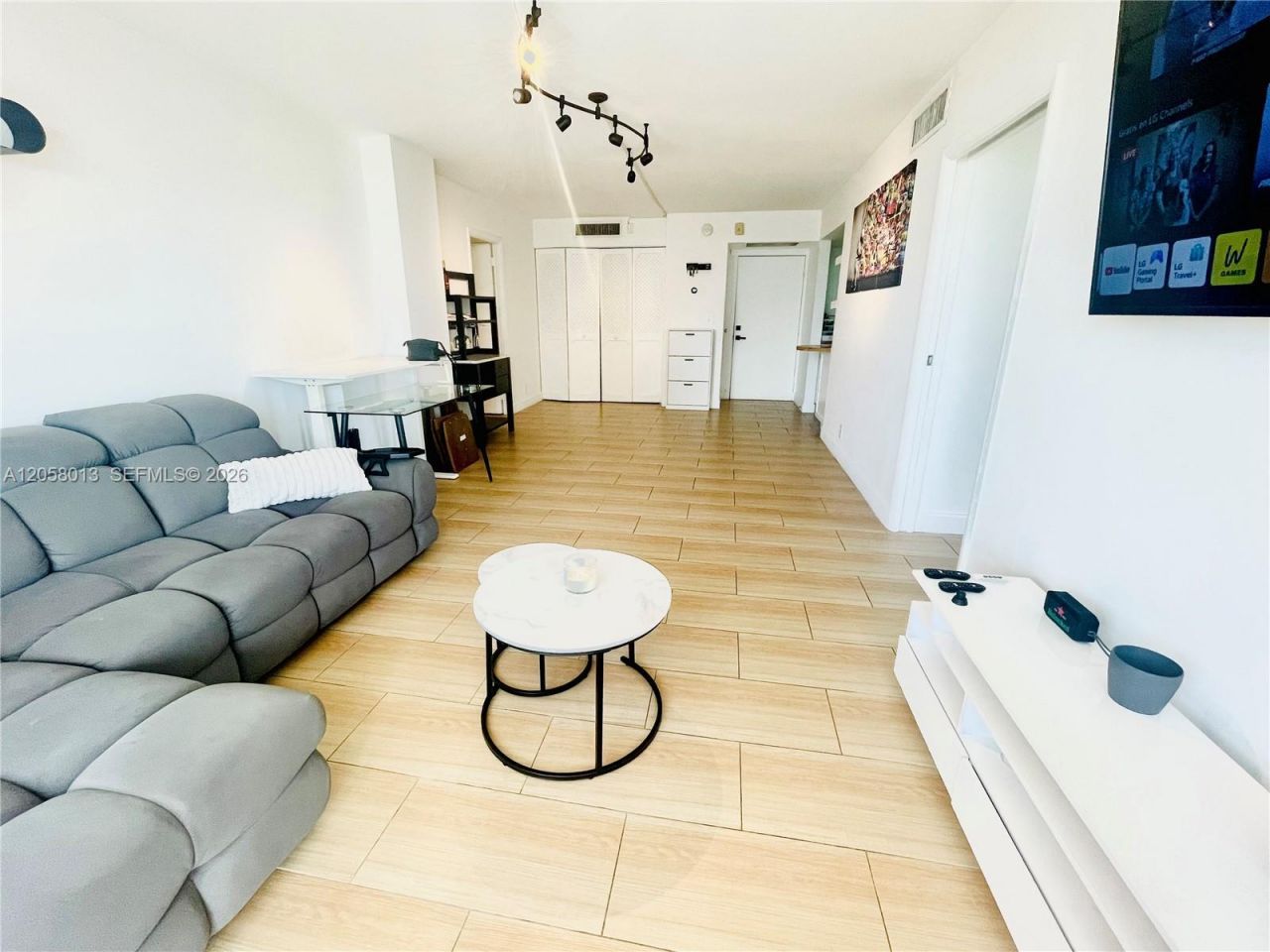 3301 N Country Club Dr, Unit 712, Aventura, FL 33180 Photo