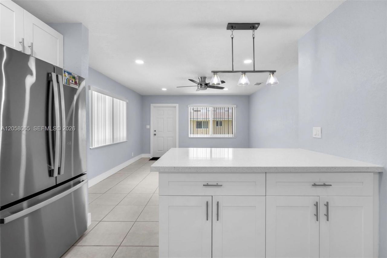 357 Phippen Waiters Rd , Unit 1-2, Dania Beach, FL 33004 Photo