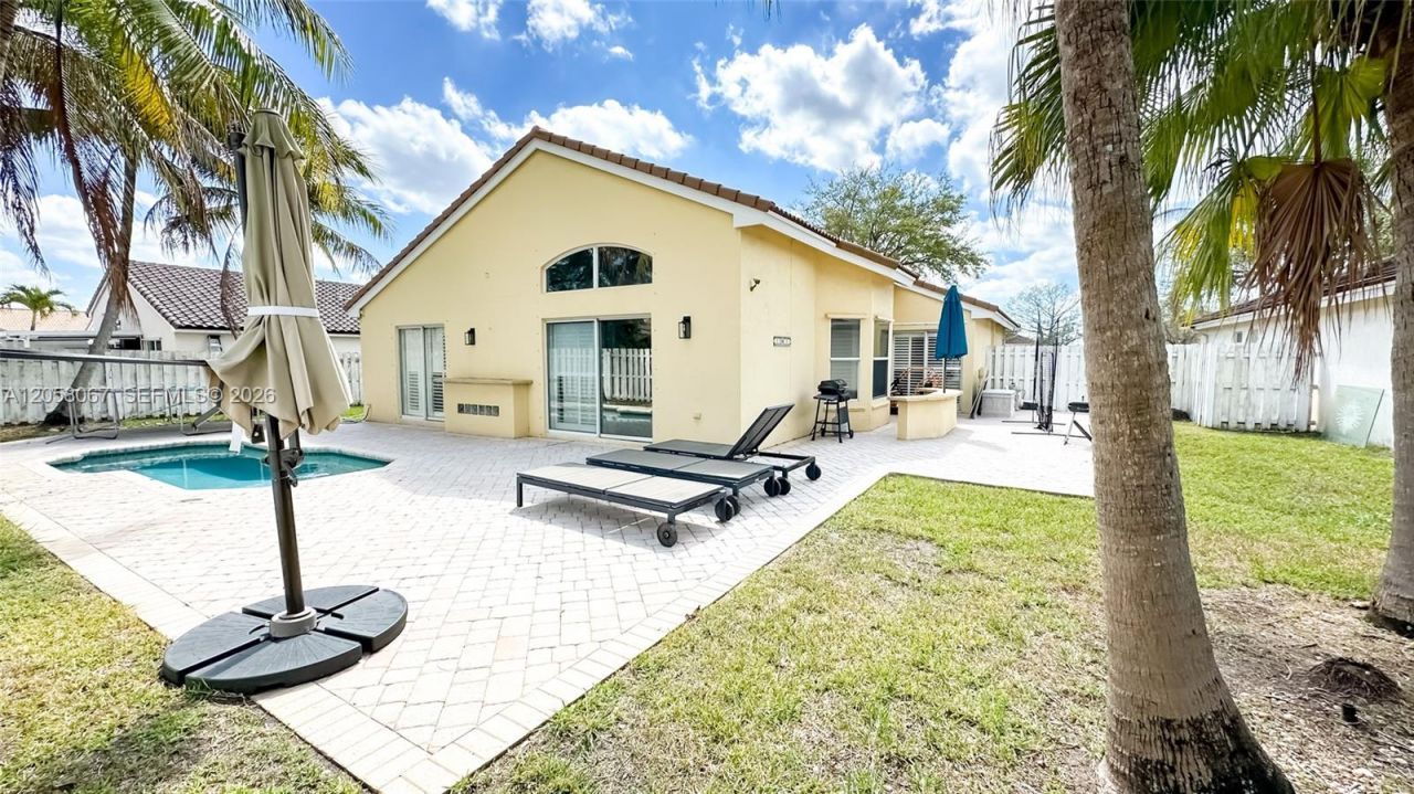 18795 NW 24th Ct , Pembroke Pines, FL 33029 Photo