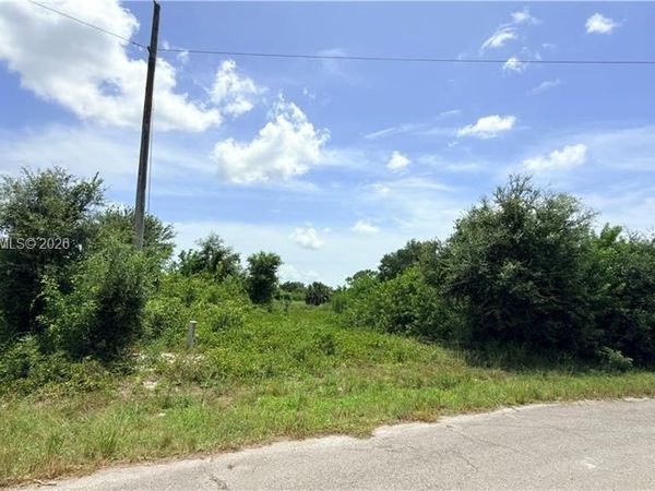 608 Chemstrand st E , FL 33974